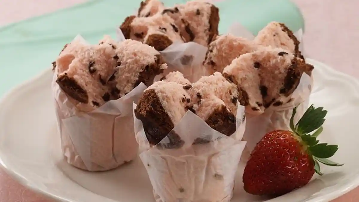 Rasa Bolu Kukus Mekar Stroberi yang Cantik dan Sederhana Ini Pasti Menggoda Lidah