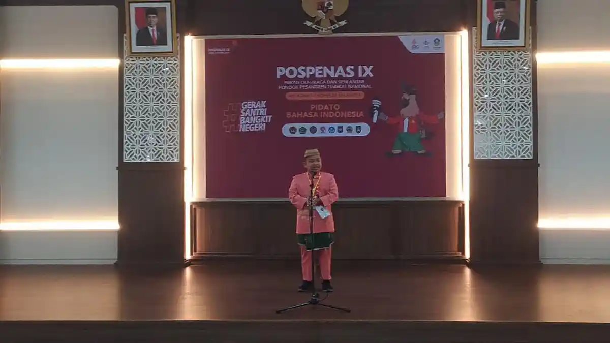 Santri Lampung Pakai Baju Adat Demi Perkuat Karakter Pidatonya di Pospenas IX Solo