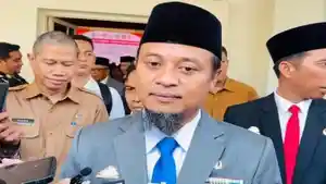 Gubernur-Sulawesi-Selatan-Andi-Sudirman-Sulaiman-disorot-tandatangani-SK-Pemberhentian.jpg