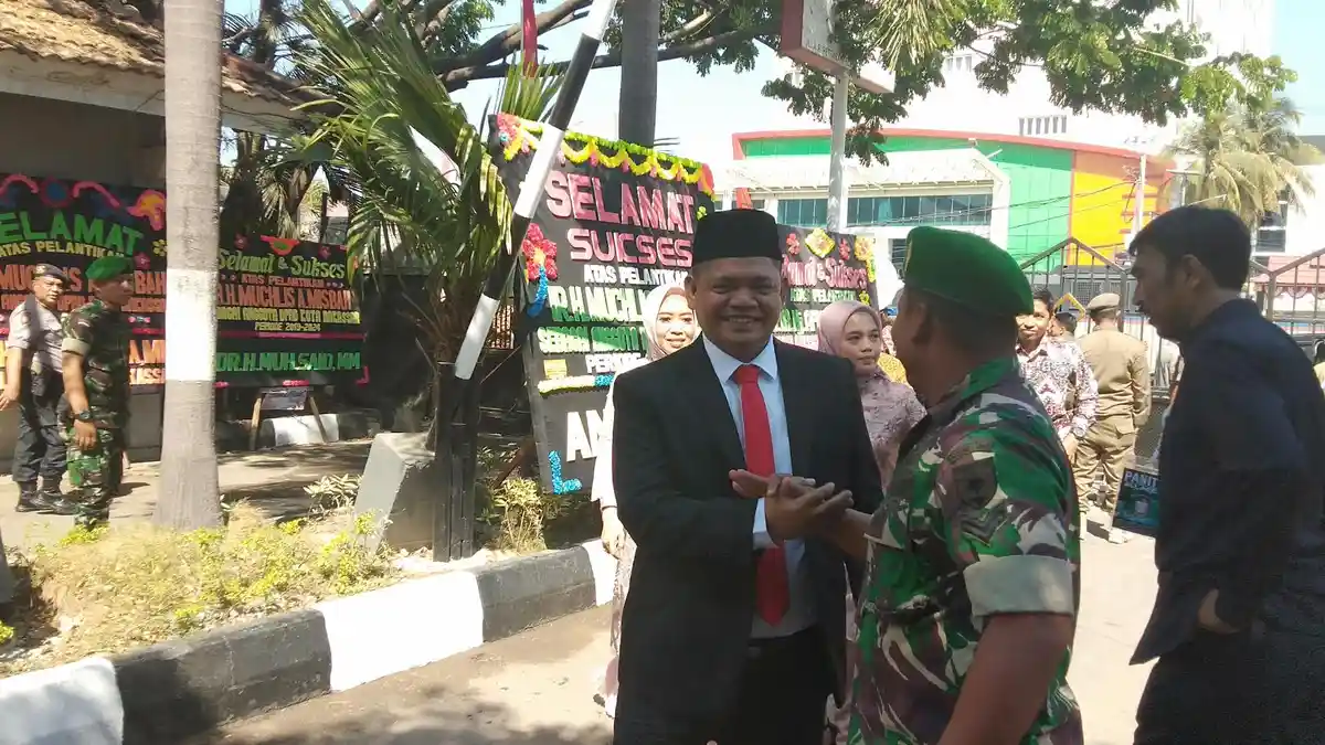 Fashruddin Rusly Disambut Anggota TNI Saat Pelantikan Anggota DPRD Makassar