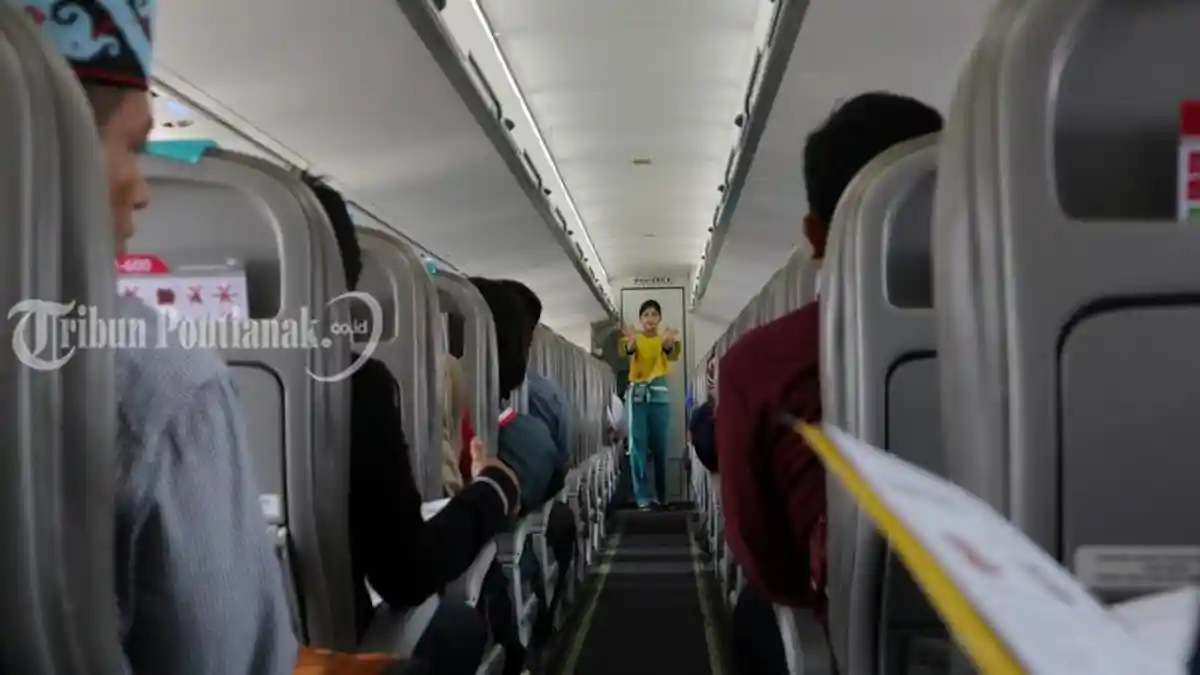 Pramugari Sampaikan Standar Keselamatan Penerbangan - pramugari_20180203_151656.jpg