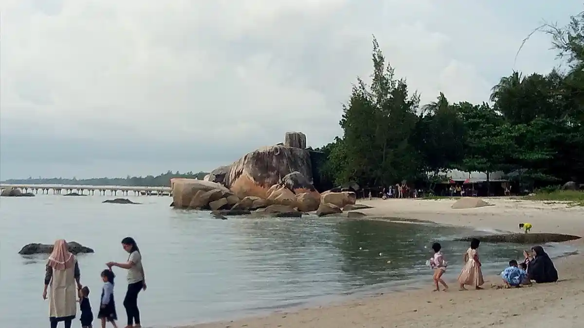Pantai Batu Kapur Toboali, Suasananya Begitu Eksotis