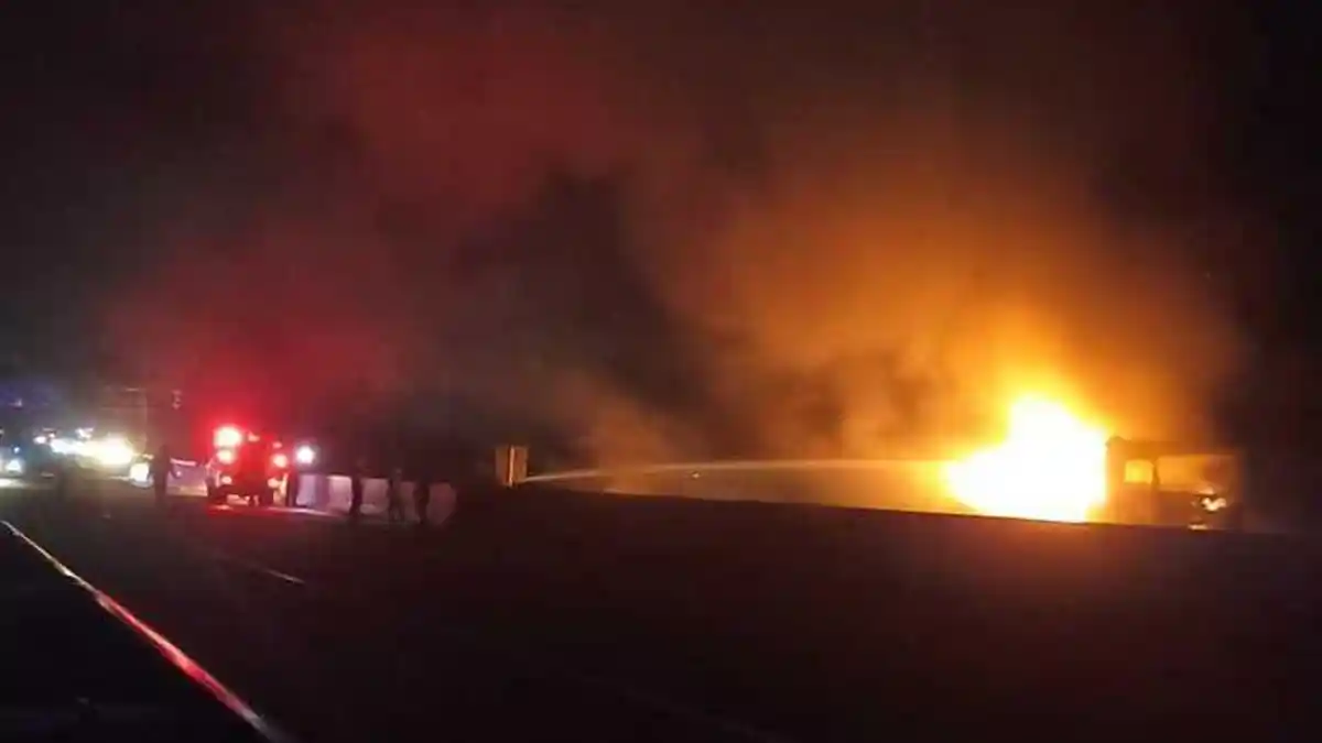 Truk BBM Terbakar di Tol Ngawi, KNKT dan Tim Damkar Selidiki Penyebab Kejadian