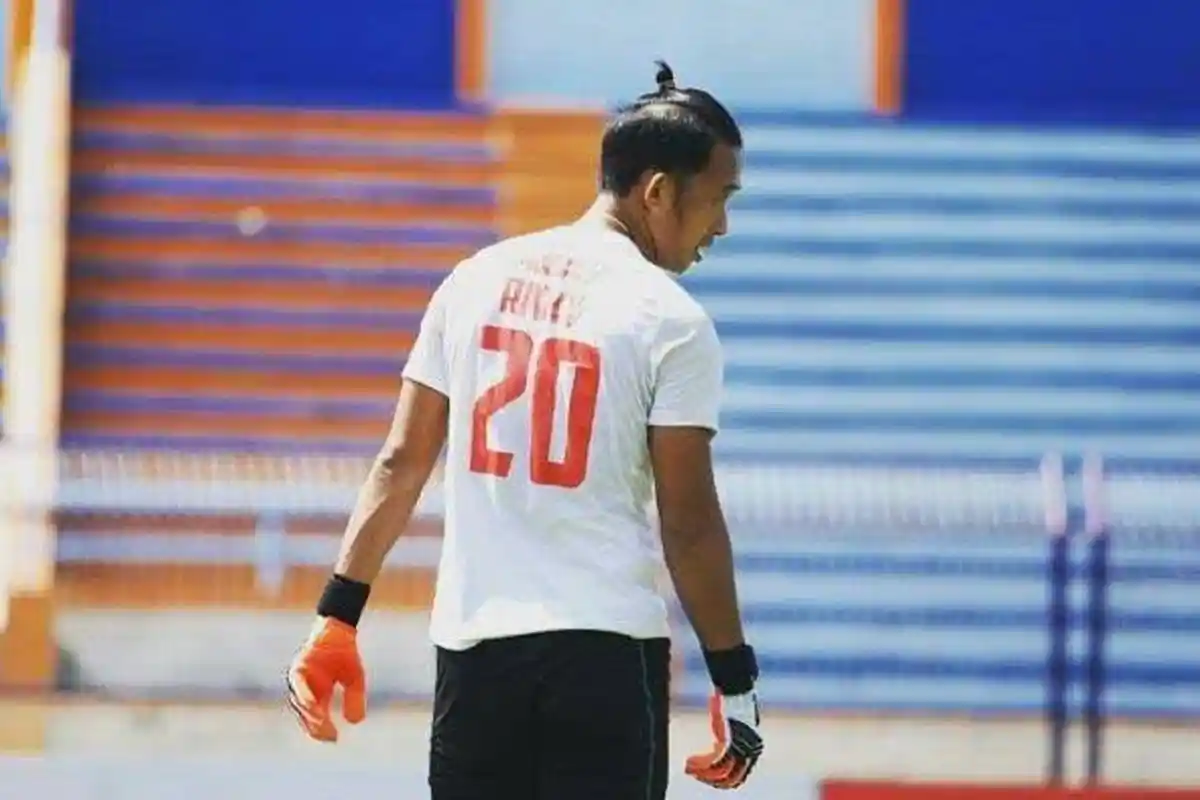 Resmi, Kiper Rivky Mokodompit Kembali Berseragam PSM Makassar
