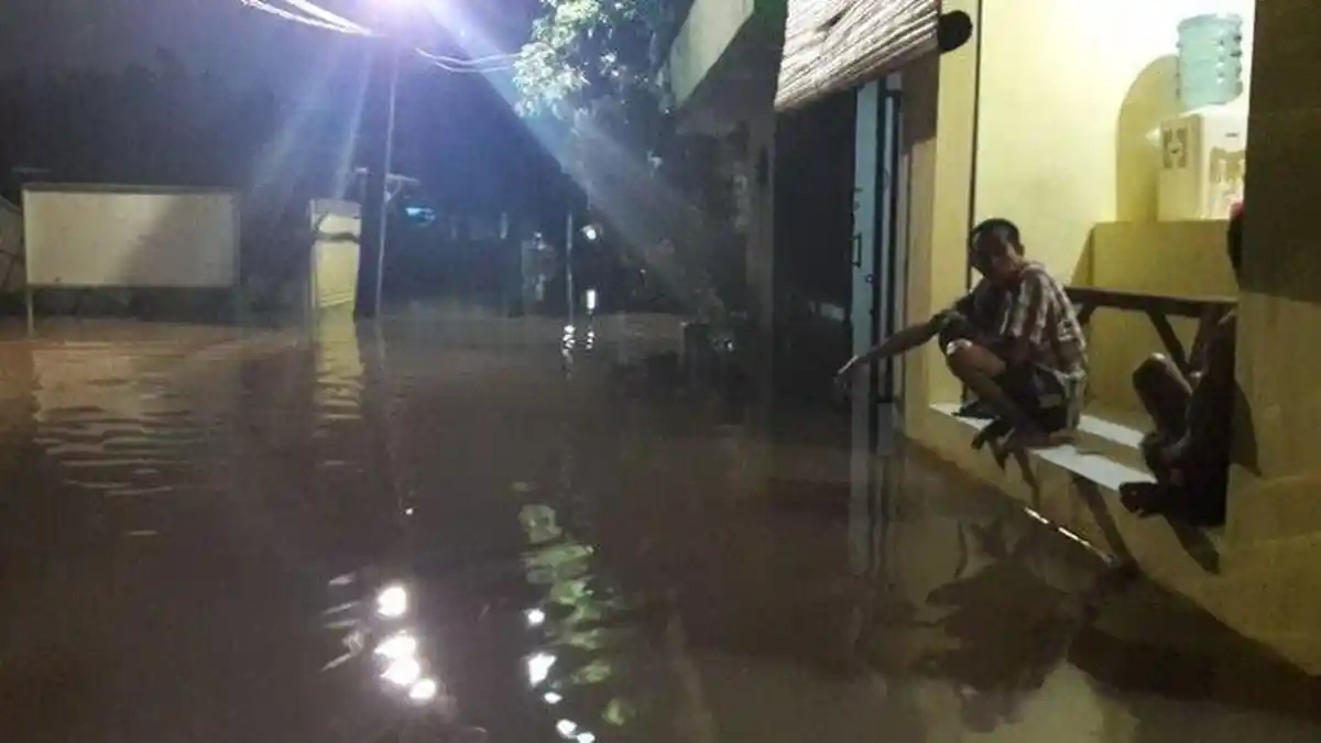 Siang Sempat Surut, Sore Banjir kembali Genangi Wilayah Cipinang Melayu