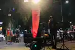 Jazz-Triwindu-di-kawasan-depan-Pasar-Antik-Triwindu.jpg
