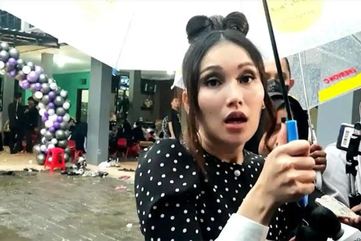 Pembuluh Darah Indra Bekti Pecah, Ayu Ting Ting Ungkap Kebiasaan Sahabatnya Jarang Minum Air Putih