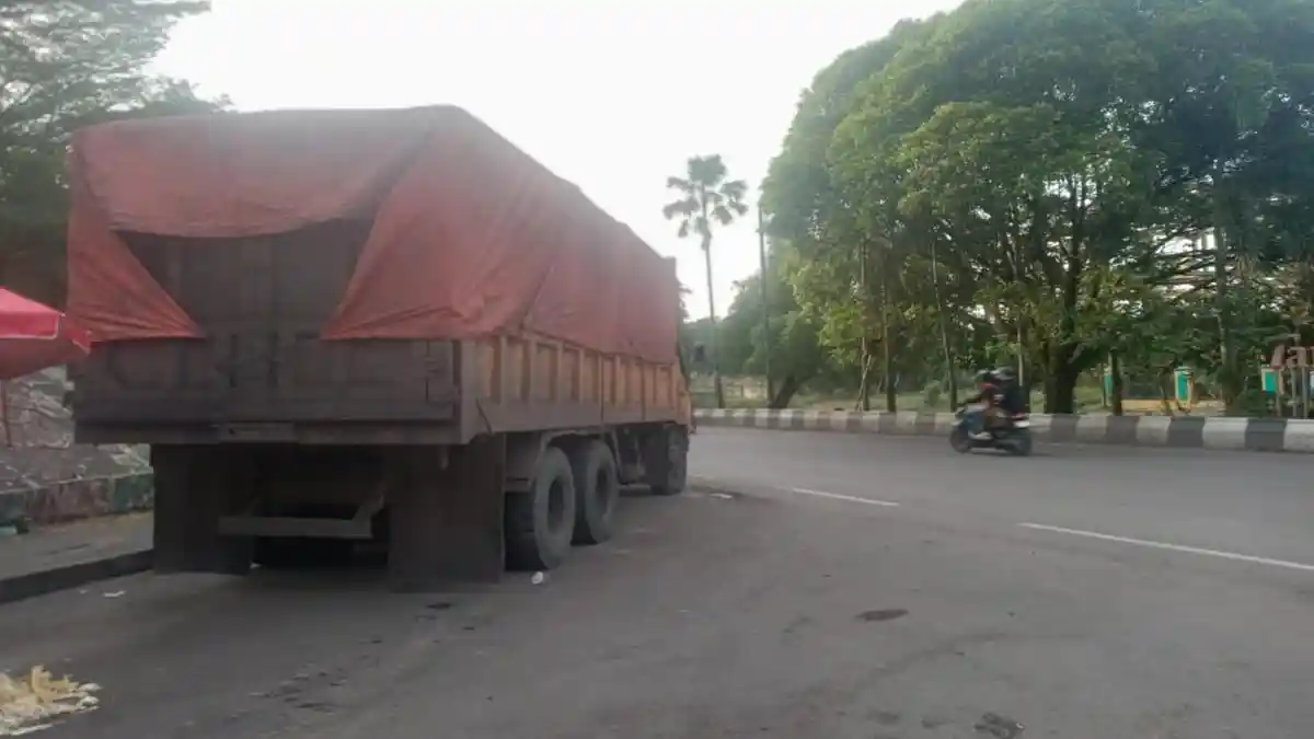 Lipsus: Truk Batu Bara Dilarang Lewat Sumsel Mulai 1 Januari, Robohkan Jembatan Hingga Sebabkan Debu