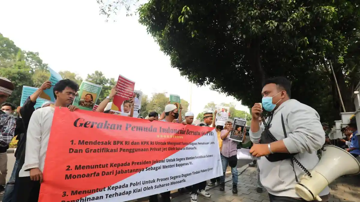 Diduga Merugikan Ekonomi Negara, Jokowi Diminta Copot Menteri Bappenas
