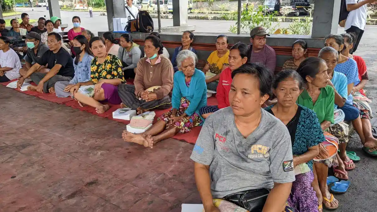 Program ‘Bapak Keren’ Klungkung Baru Lindungi 53 Persen Pekerja Rentan, Pendataan Jadi Tantangan - Tribun-bali.com