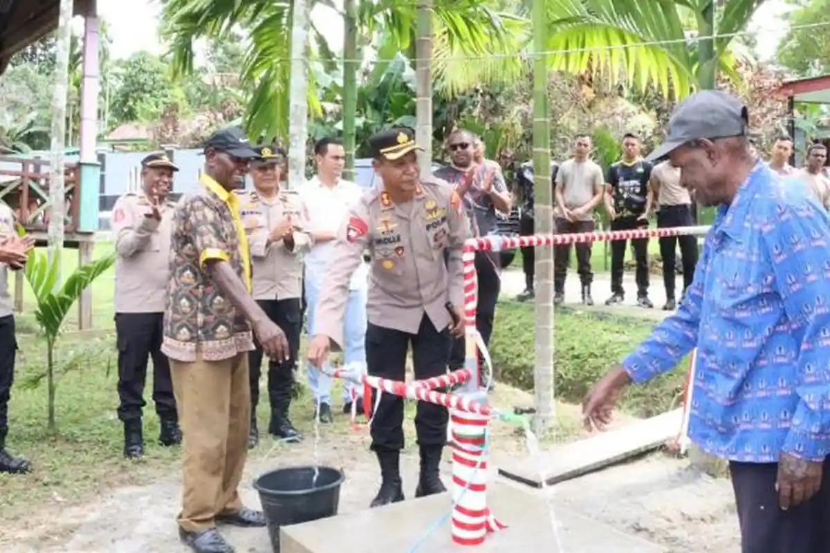 Penuhi Kebutuhan Air Bersih, Polres Sorong Selatan Beri Bantuan Sumur Bor