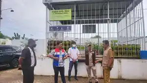 Kepala-Dinas-ESDM-Sulsel-Andi-Eka-bersama-dengan-PT-Pertamina-melihat-stok-LPG.jpg