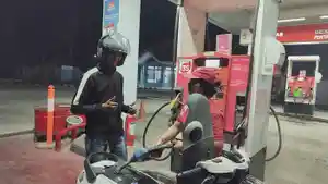 Pengisian-BBM-di-SPBU-Lasiana.jpg