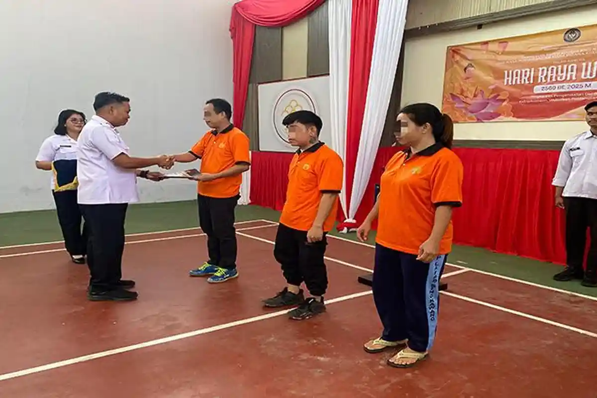 Sebanyak 72 Warga Binaan Lapas Singkawang Terima Remisi Khusus Waisak 2025