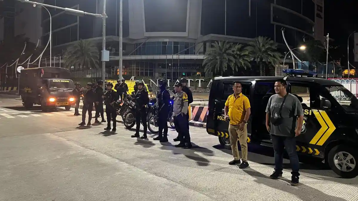 Patroli Gabungan Brimob Sumut dan Polsek Sunggal Perkuat Kamtibmas, Edukasi Remaja di Jam Rawan