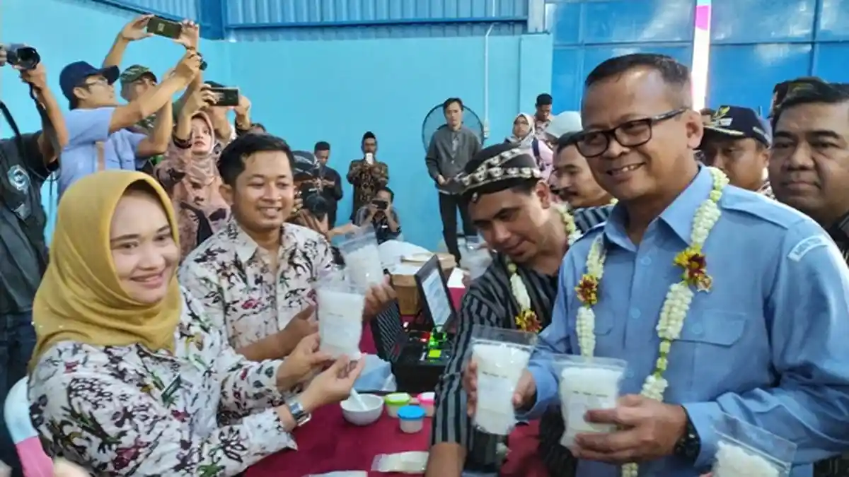 Menteri Kelautan dan Perikanan Dicecar Soal 26 Perusahaan Eksportir Benih Lobster