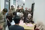 Satpol PP-WH Banda Aceh Serahkan Pasangan Berzina di Laundry ke Jaksa, Segini Ancaman Cambuknya