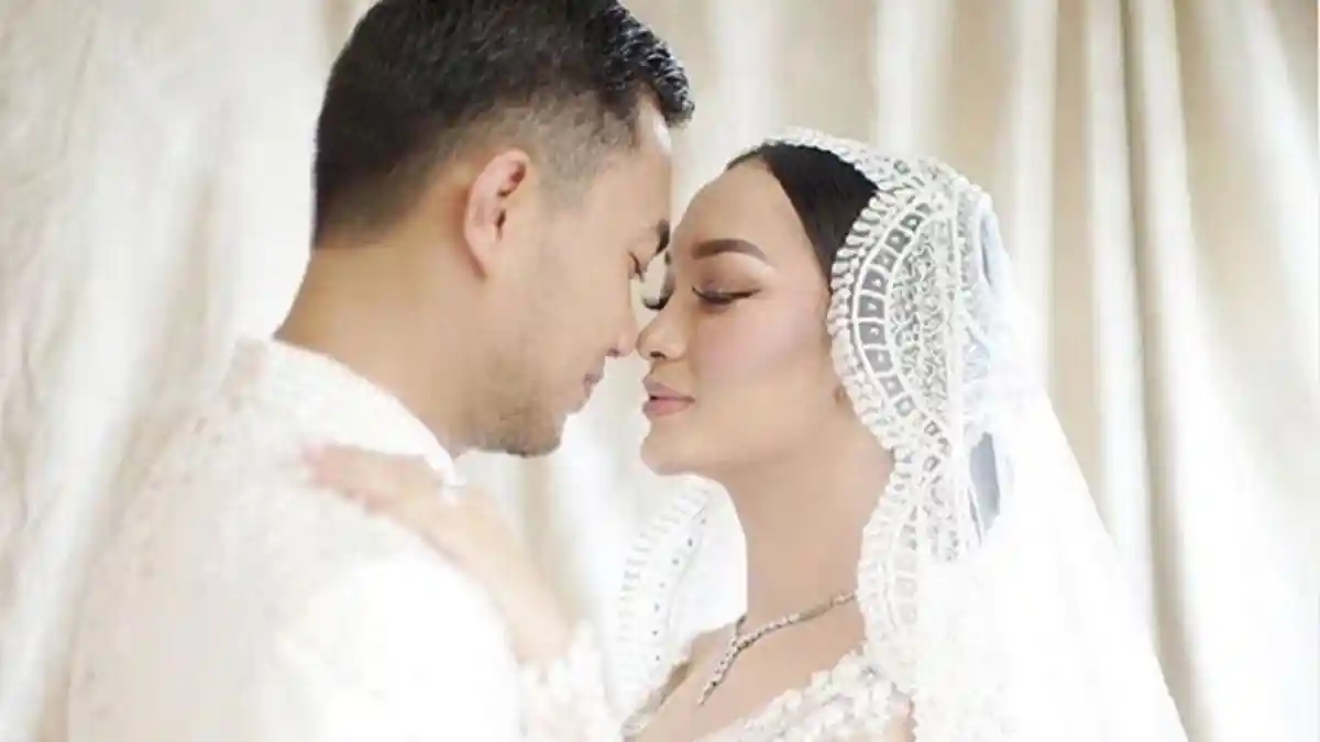 Zaskia Gotik Diharapkan Bisa Seperti Ashanty, Suaminya Sirajuddin Pamer Foto Nyuapin Anak