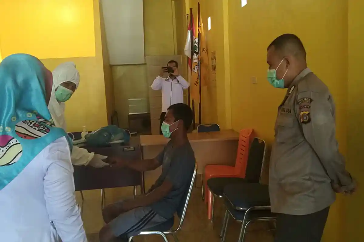 Warga Aceh Singkil Diserang Demam, Ini Penjelasan Plt Kadinkes Saat Turun Ke Desa Bersama Kapolres