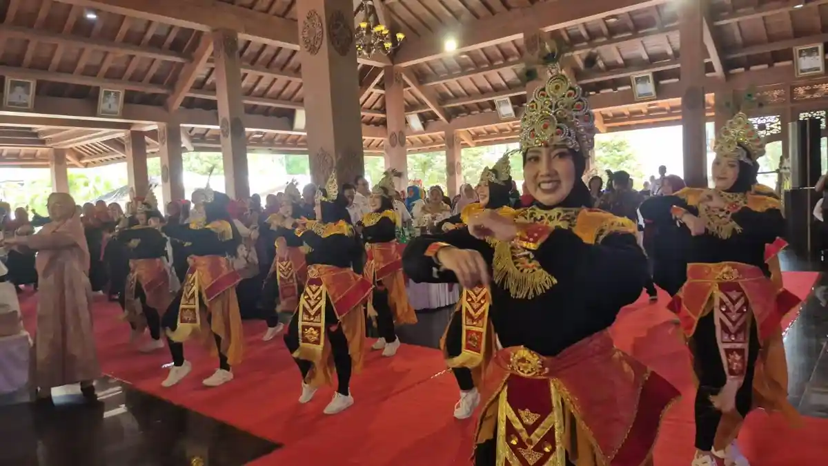 Penampilan Reog Wanita Ponorogo Bikin Tamu Forum Perempuan se-Bakorwil Madiun Terpukau
