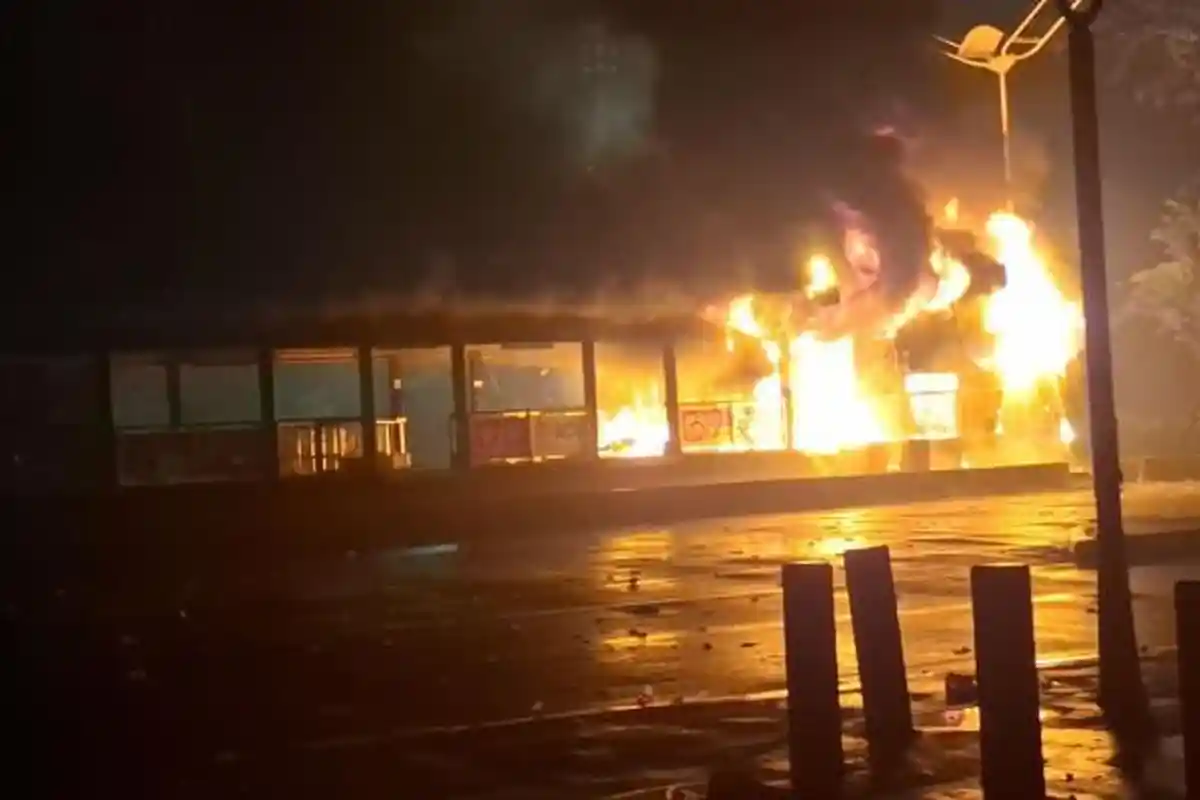 Pramono Sebut 6 Halte Transjakarta Terbakar-Dijarah, 16 Lainnya Dirusak Akibat Unjuk Rasa