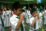 anak-siswa-sd-gosok-gigi_20150310_010427.jpg