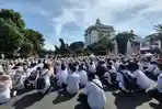 Aksi Damai Ribuan Guru Tidak Tetap di Ponorogo, Ada yang Gajinya Masih Rp250 Ribu Per Bulan