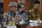 Bustami-di-hadapan-para-Penjabat-Bupati-dan-Walikota-pada-Rakor-Persiapan-PON-XXI.jpg