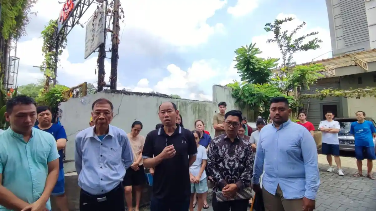 Warga Komplek Contempo Regency Protes Perobohan Tembok, Minta Wali Kota Medan Bersikap