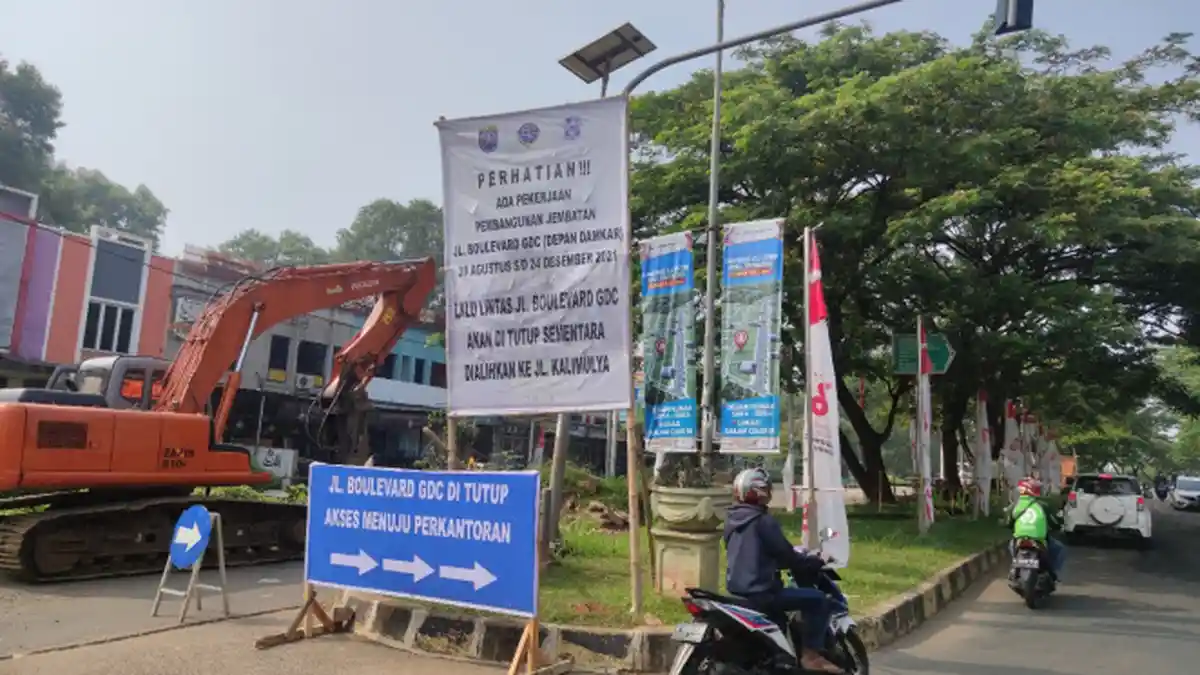 Begini Kondisi Pengalihan Arus Lalu Lintas Imbas Perbaikan Jalan Ambles di Boulevard GDC Depok
