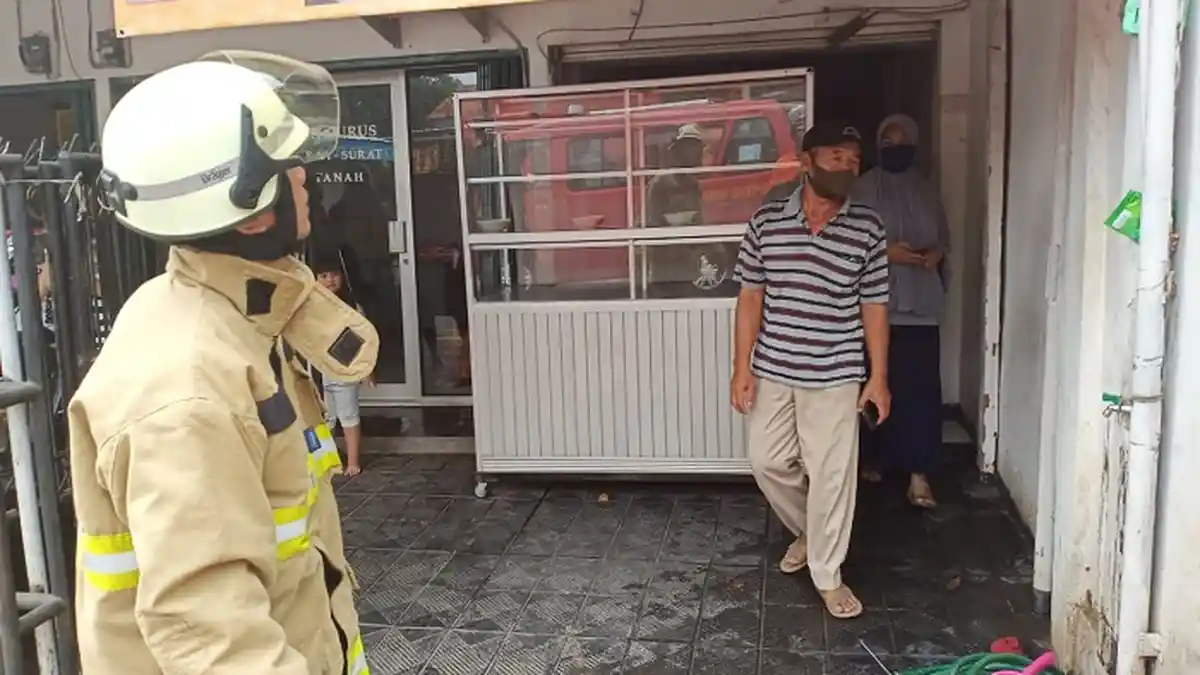 Rumah Terbakar Akibat Regulator Gas Bocor di Cipayung Jakarta Timur