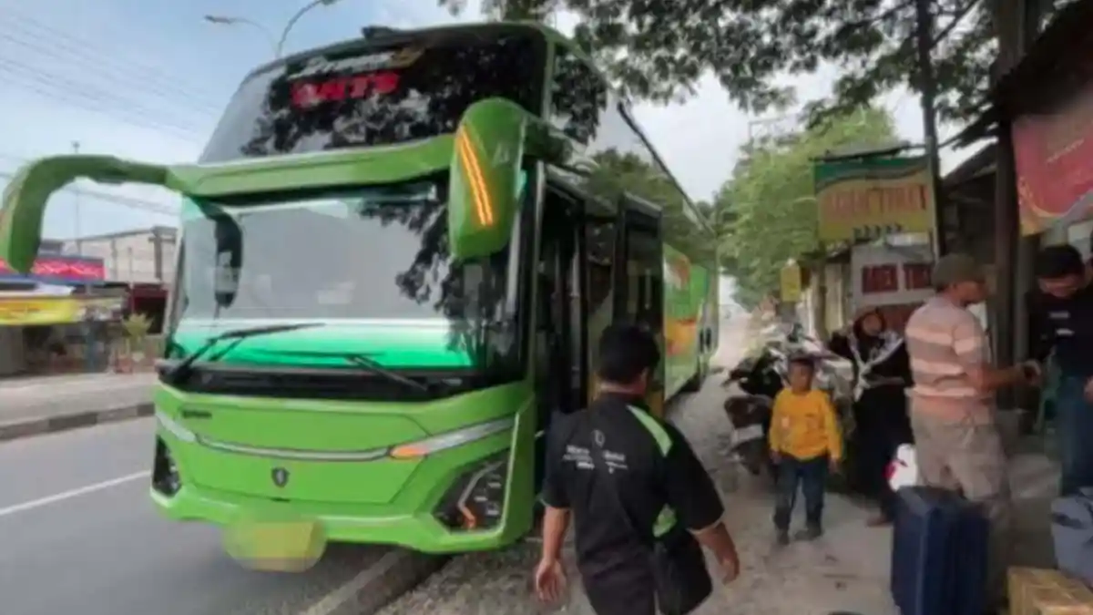 Tiket Bus Tujuan Jakarta Diburu Meski Mahal, Aktivitas Arus Balik ...