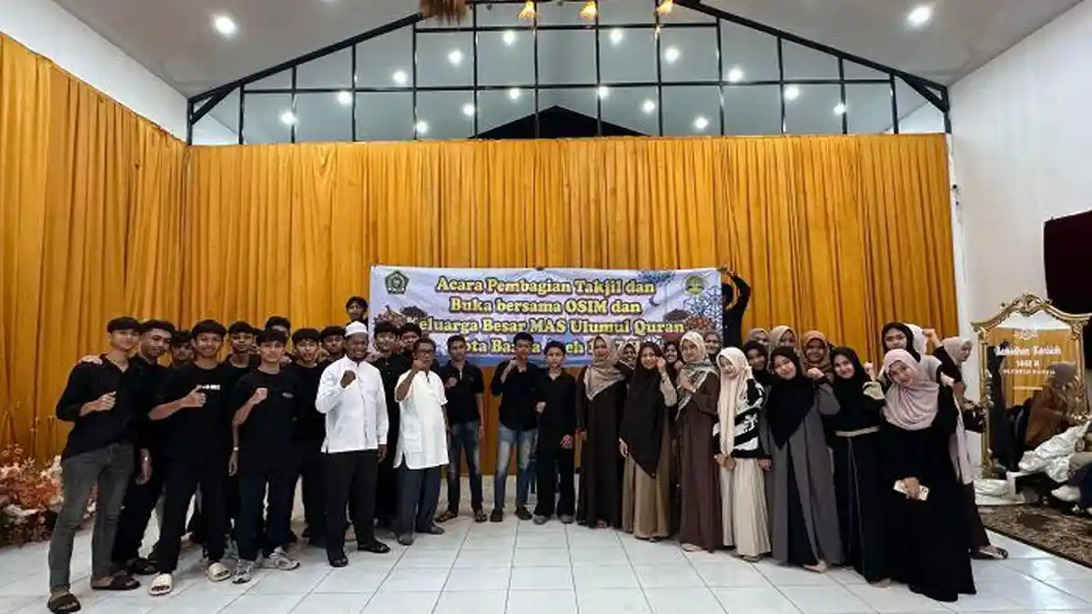 OSIM MAS Ulumul Qur’an Bagi Takjil dan Buka Puasa Bersama Anak Yatim