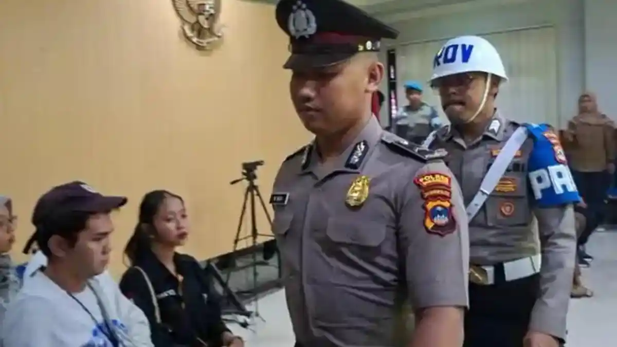 Polisi Pangkat Bripda Ini Menangis Karena Dipecat, Terbukti 'Habisi' Mahasiswi Pakai Borgol Dinas