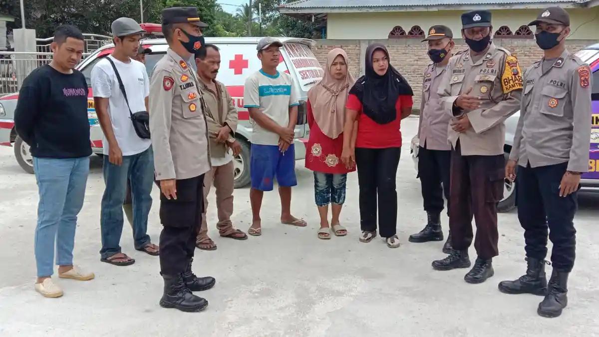 Polsek Air Joman bersama Bintara Noken Polda Papua Melayat Kerumah Duka Warga yang Meninggal Dunia
