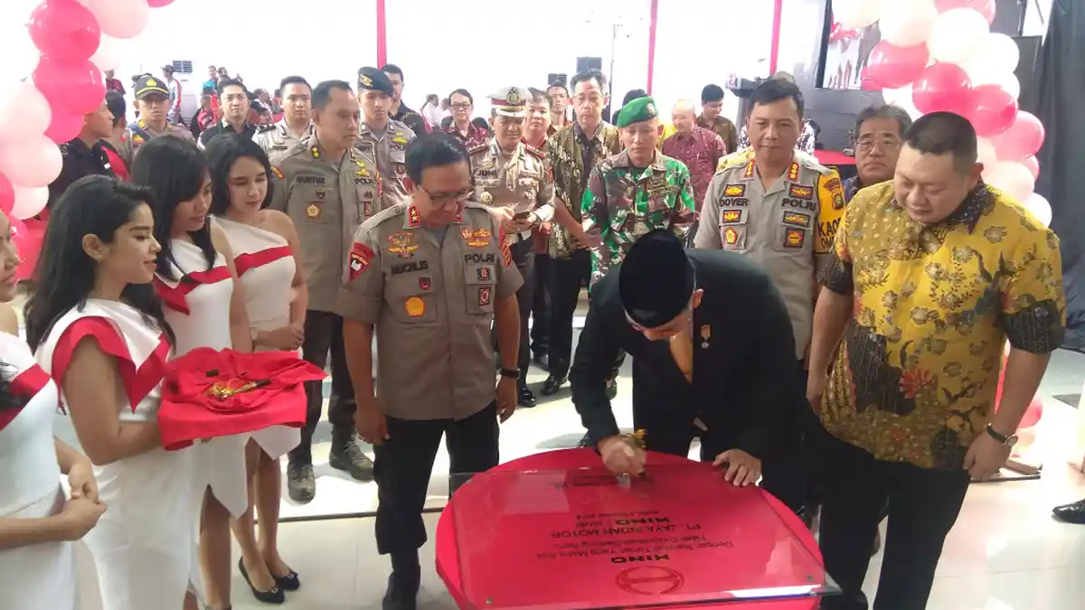 Hino Resmikan Diler Terbesar di Sumatera